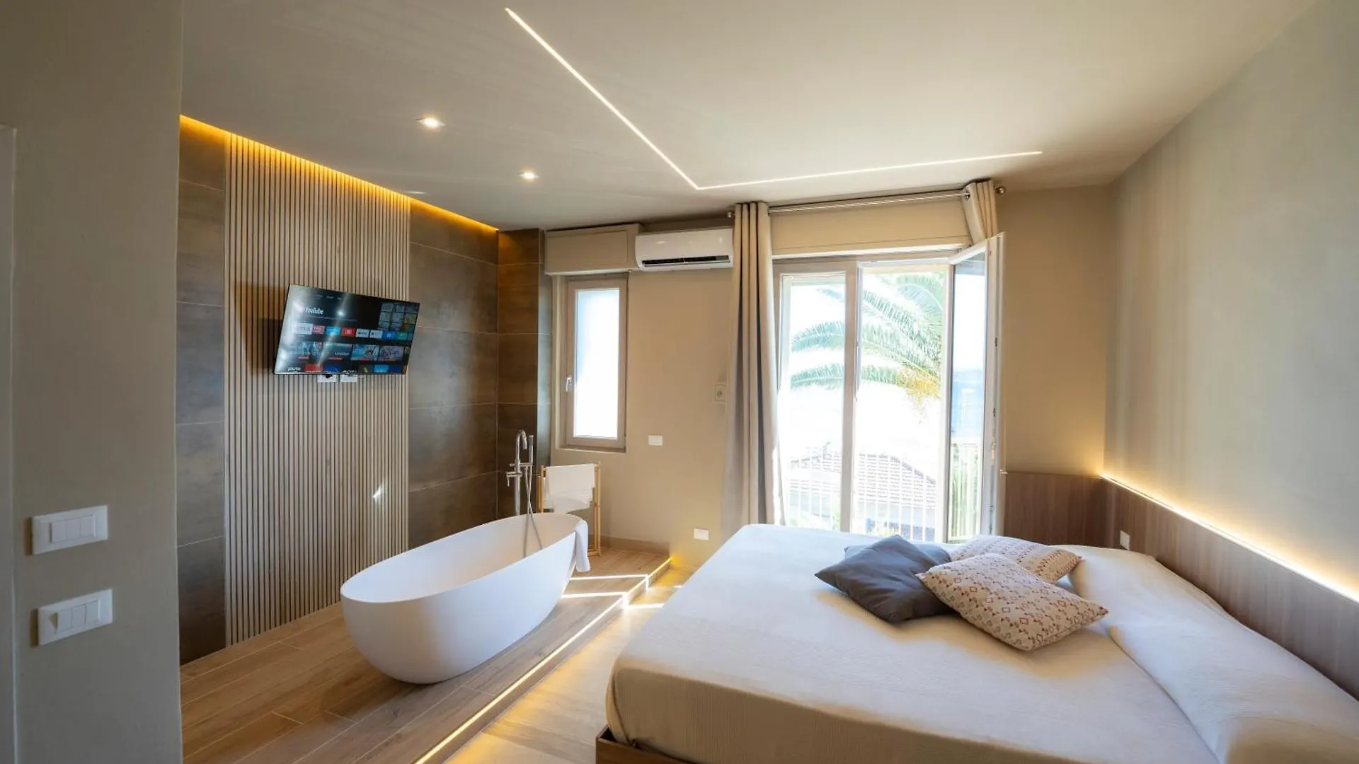 Hotel Lampada Di Aladino Follonica 3*,